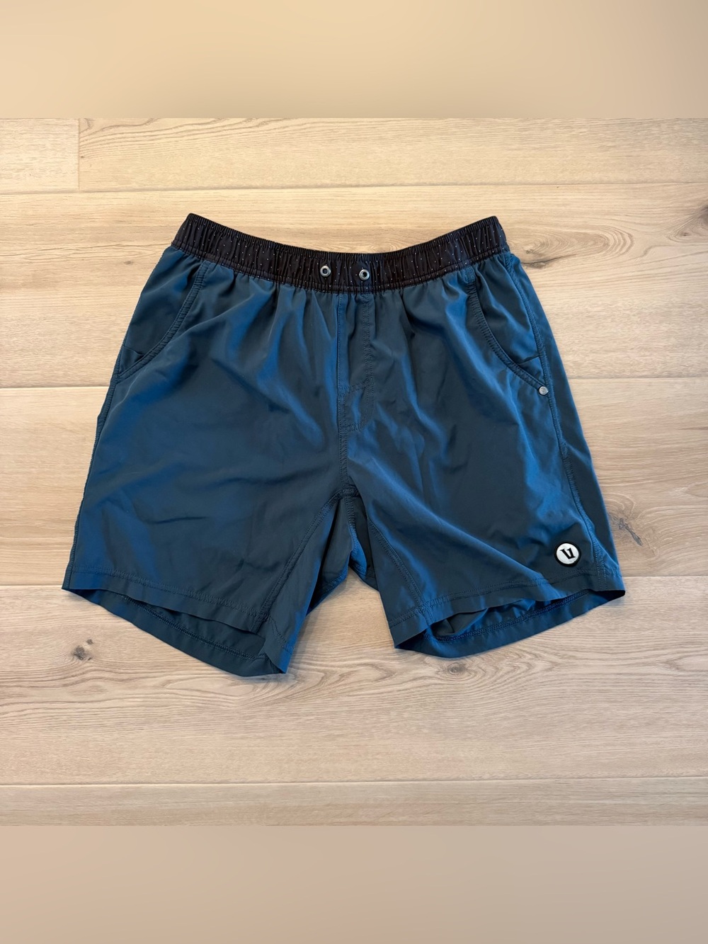 Vuori Kore Shorts 7" inseam lined men's size medium